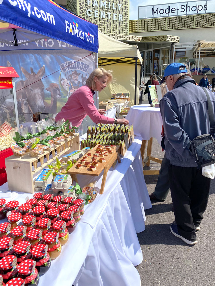 První řemeslné trhy ve Family City